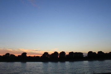 Abendstimmung am Rhein
