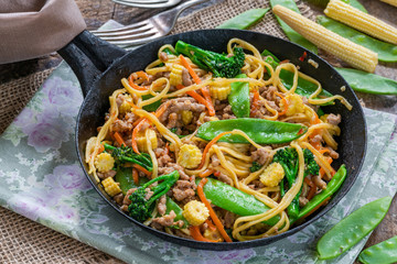 Pork noodle stir-fry with vegetables