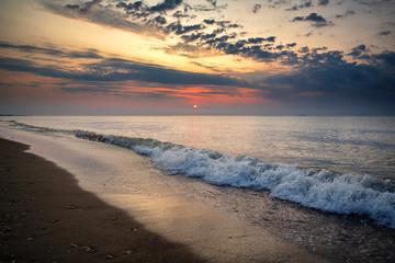 Fototapeta na wymiar Beautiful dawn sunrise at sea 