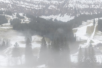 Landschaft im Nebel. Bumbach im Emmental Schweiz.