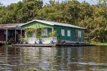 Obraz premium floating house in the amazon river