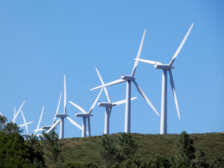 Molinos para la producción de energía eólica en Galicia