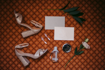 Bride's acessories on the floor