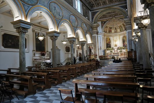 Sorrento - Interno della Basilica di S. Antonino