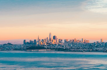 Obraz premium sunrise over Golden Gate Bay in California