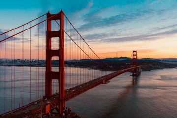 Fototapeta na wymiar sunrise over Golden Gate Bay in California