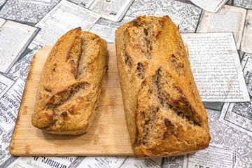 Pan de masa madre de Centeno hecho en casa en molde de horno