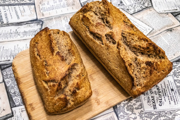 Pan de masa madre de Centeno hecho en casa en molde de horno