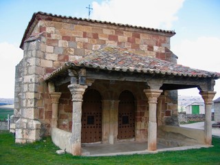 Fototapeta na wymiar Small church amidst the tranquility of the countryside, in castilla y leon, spain