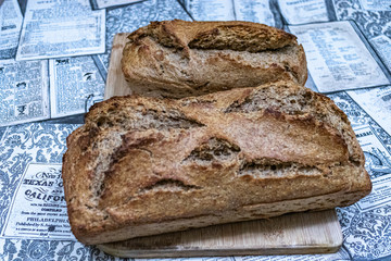 Pan de masa madre de Centeno hecho en casa en molde de horno
