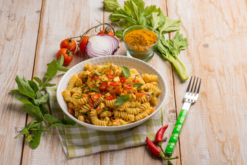 pasta with chicken ragout and curry spice
