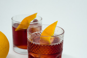 Negroni decorado e com fundo branco