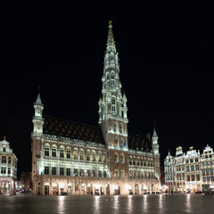 Fototapeta na wymiar The Grand Place at night in Brussels
