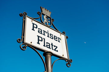Pariser Platz Berlin altes Strassenschild
