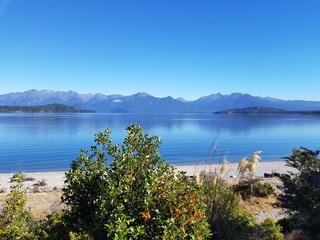 Fototapeta na wymiar clear lake on the south island of New Zealand