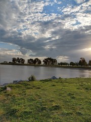 Lago y el cielo