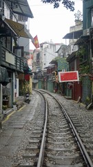 Fototapeta na wymiar railroad tracks in hanois train street