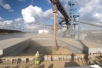 Port de Rouen, chargement de blé sur cargo, silo Sénalia © S. Leitenberger