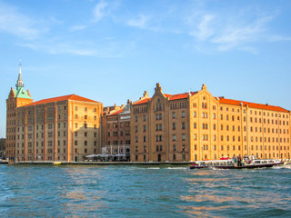 A side shot of a restaurant at the bank of Grand Canal