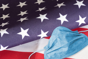 Flagge von Amerika, Schutzmaske und Coronavirus