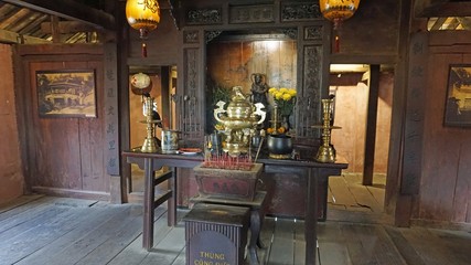 Fototapeta na wymiar traditional chinese temple in hoi an
