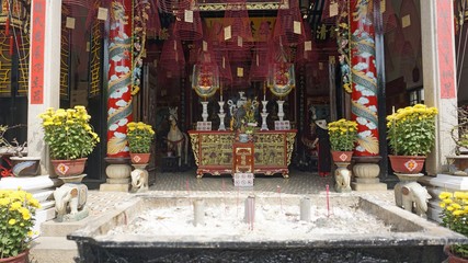 traditional chinese temple in hoi an