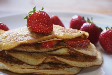 pancakes with fresh strawberries