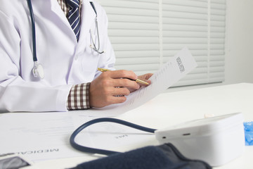 Fototapeta premium Doctor checks blood glucose monitor to meet with diabetic patients.