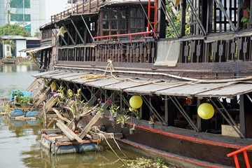 live in the suburb at the river