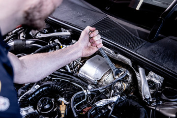 Obraz na płótnie Canvas Auto Werkstatt Reparatur Tuning Motor Werkzeug car