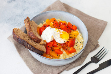 Potato risotto with grilled red pepper, poached egg and warm bread
