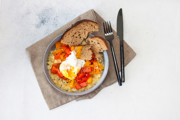 Potato risotto with grilled red pepper, poached egg and warm bread
