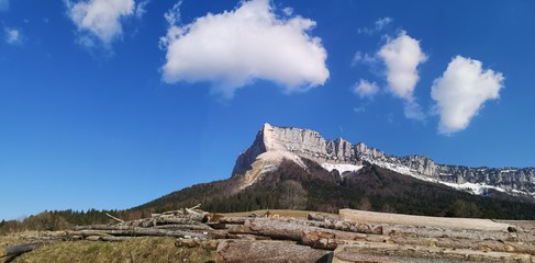 Fototapeta premium massif de la chartreuse - mont granier et vallée des entremonts