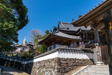 Fototapeta na wymiar [長崎県]平戸ザビエル記念教会と寺院が見える風景