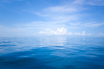 Obraz premium Calm Sea and Blue Sky Background.