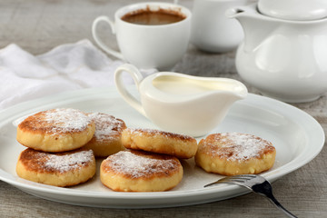 Obraz na płótnie Canvas Breakfast. Cheese pancakes with sour cream