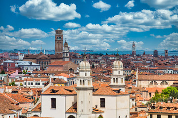 Obraz premium Tile rooftops and church domes across Venice skyline