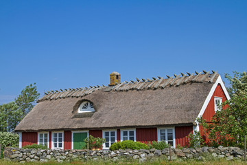 Fototapeta na wymiar Schwedisches Holzhaus in Halland