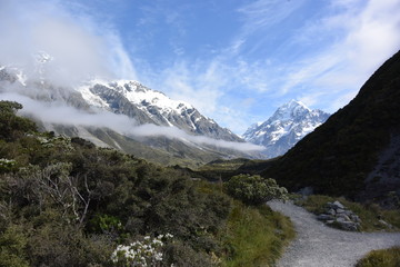 Fototapeta na wymiar マウントクックトレッキング。ニュージーランド。Mt. Cook and Hooker Valley From The Village, New Zealand