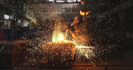 The molten metal is poured into the mold. Melting furnace for cast iron and steel and liquid metal.