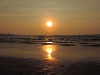 Fototapeta na wymiar Sunset on the Juhu Beach Mumbai, India