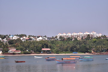 Obraz premium boats anchored in the middle of the ocean in Dona paula, Goa