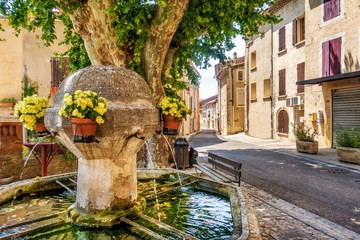 Brunnen in Bédoin in der Provence