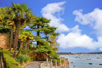 Dinard . La promenade au 