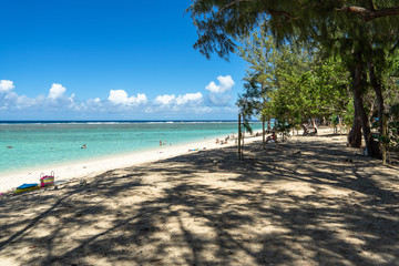 Vacances sur la plage de la réunion, soleil et sable blanc