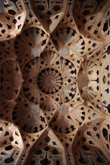 bogato zdobione trójwymiarowe powycinane sklepienie w pałacu Ali Qapu isfahanie
