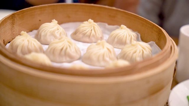 小籠包 しょうろんぽう/ Soup dumplings / Dim Sum / 中華料理 点心