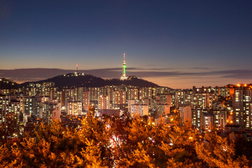 Obraz premium Skyline of Seoul Metropolitan City with high view, in the blue hour