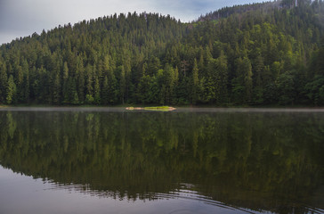 Obraz premium Synevyr mountain lake, Ukraine