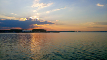 Fototapeta na wymiar Sunset over the Minsk Sea.